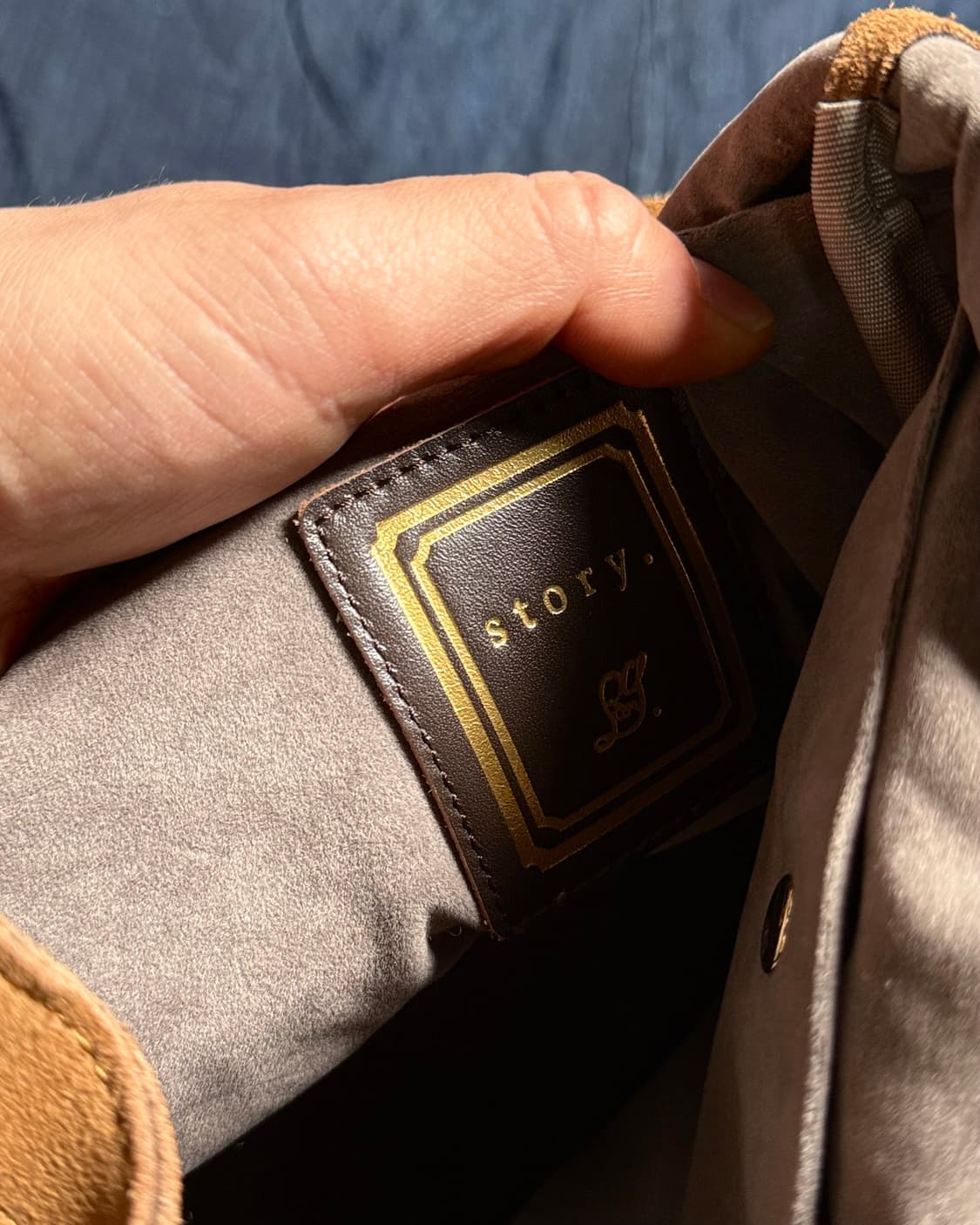 스토리. 스웨이드 핸드백 상품이미지5