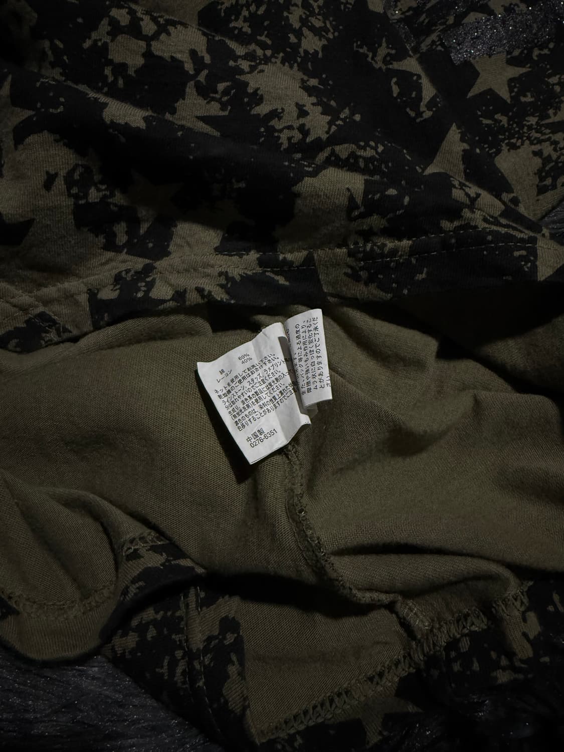 Sky Bomber 카키 스타패턴 글리터 레터링 언발 반팔 티셔츠 상품이미지5