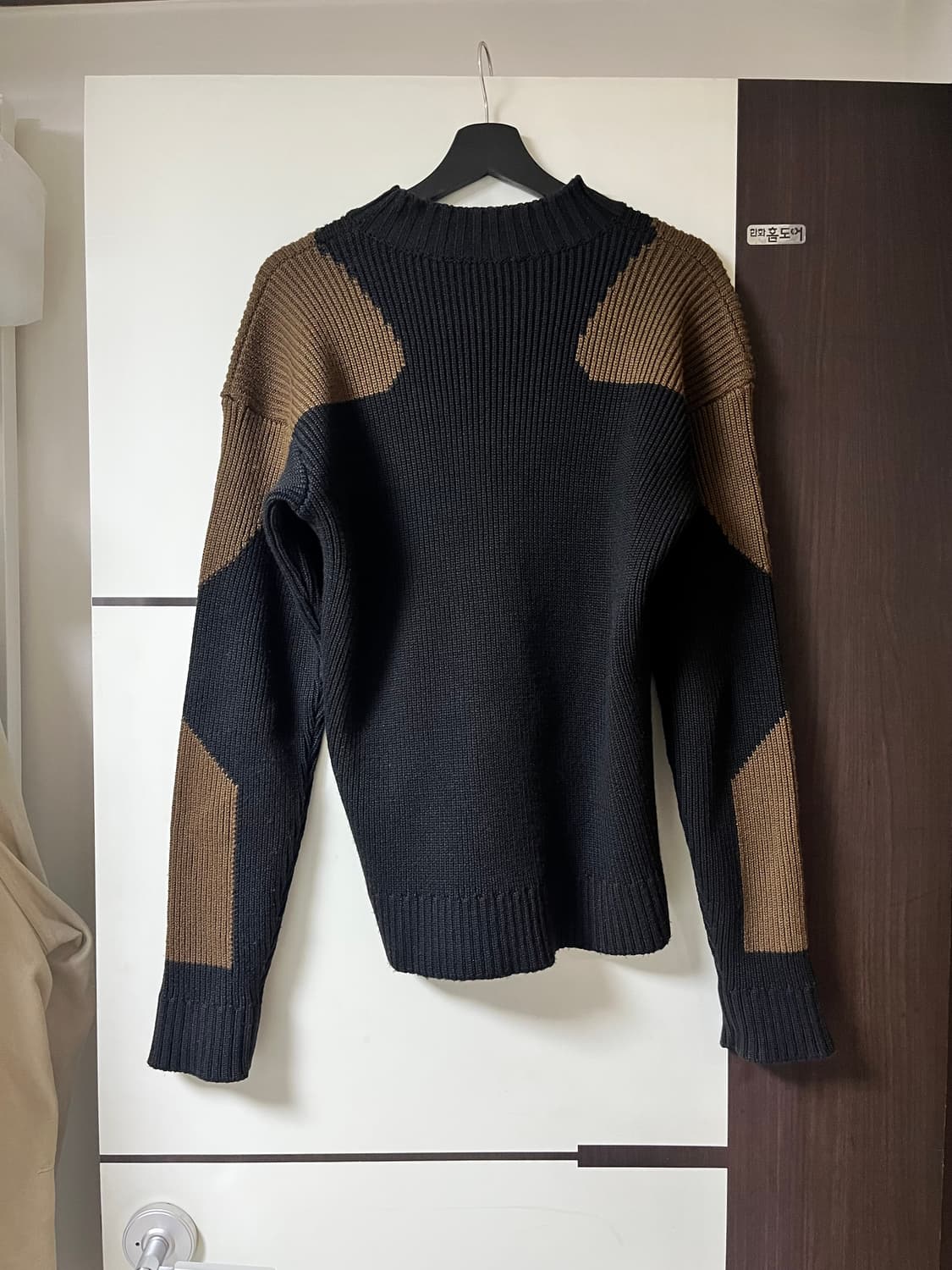 자크뮈스 모크넥 니트 블랙 상품이미지4