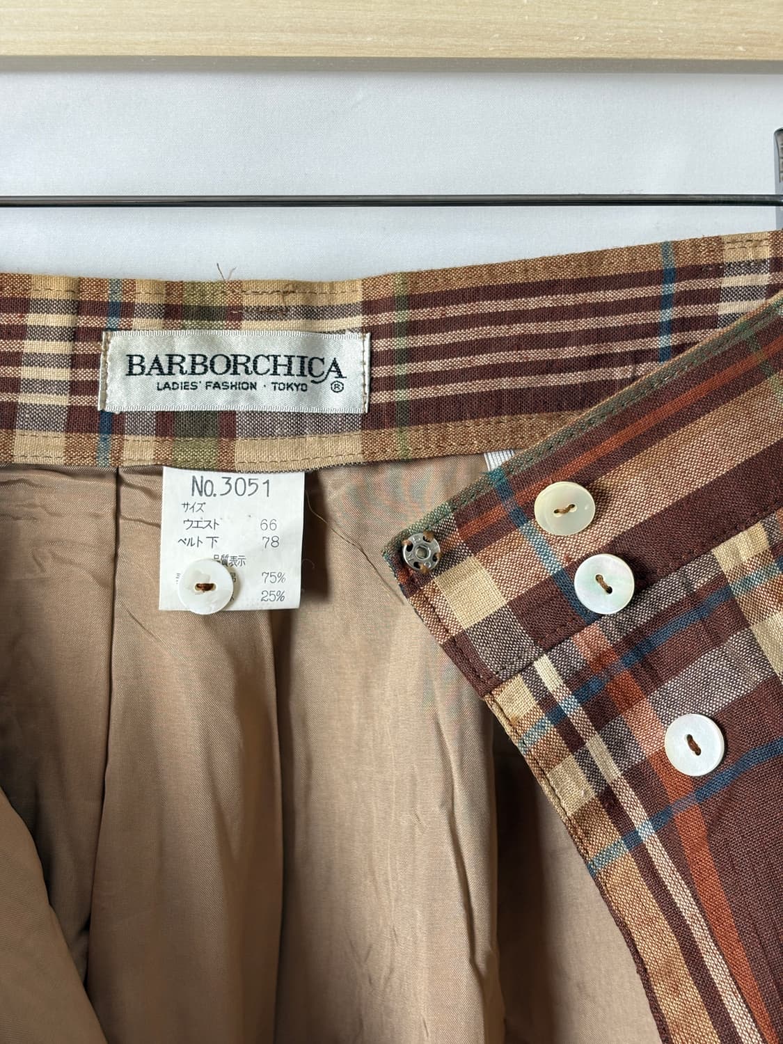 브라운 멀티 체크 단추 스커트 상품이미지6