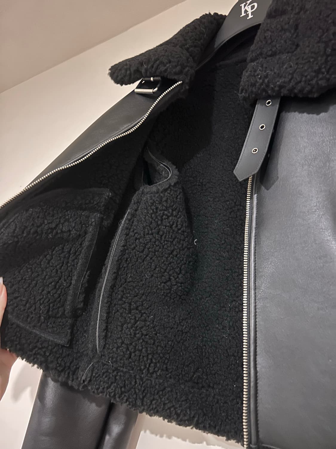 카키포인트 무스탕 블랙 상품이미지3