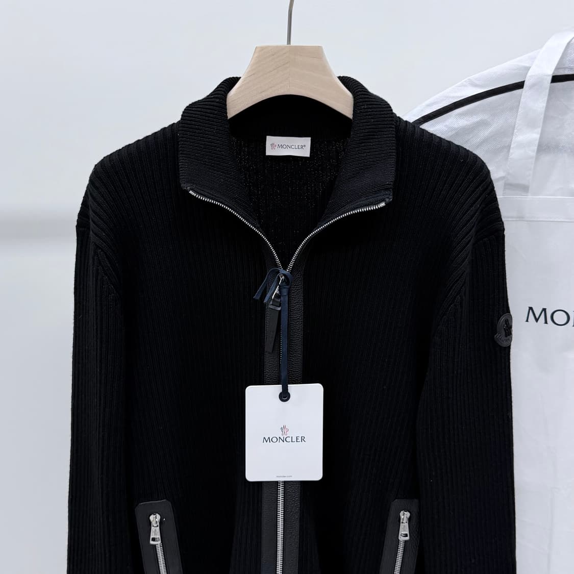 [미사용/선물가능] 몽클레어 트리콧 니트 집업 가디건 블랙 L 상품이미지3