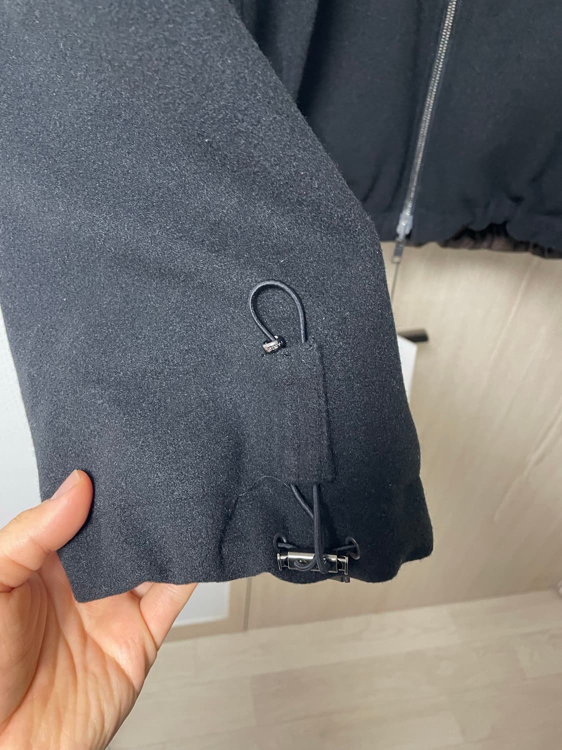 52사이즈 새상품, 우영미 25fw 블랙 리버서블 모크넥 자켓 상품이미지3