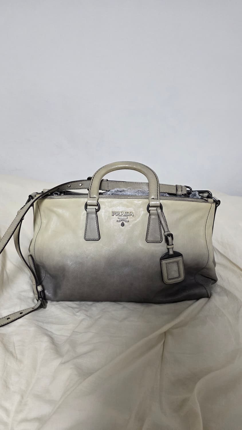 프라다 소프트 가죽 토트백 크로스백  상품이미지1