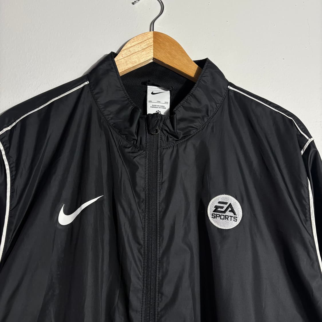 나이키 x EA SPORTS 블랙 윈드브레이커 자켓 (무료배송) 상품이미지2