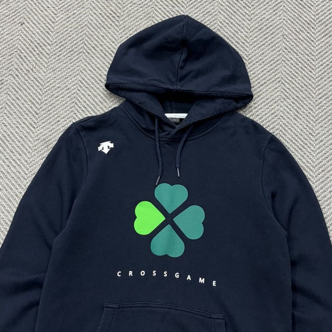 데상트 그래픽 후드티 v2240 상품이미지3