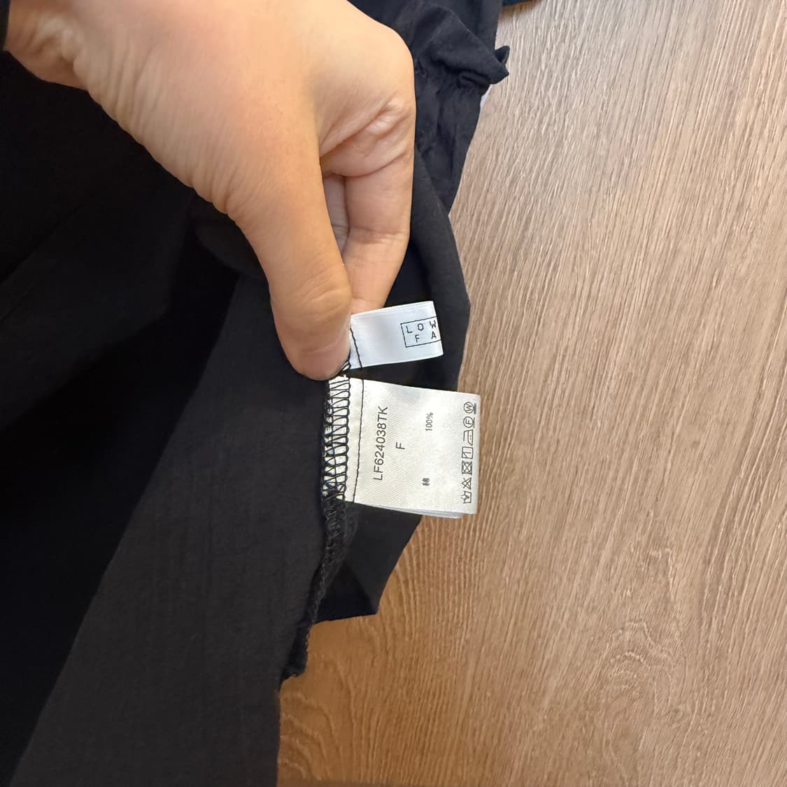 빈티지 브이넥 캡소매 블라우스 티셔츠 프릴 러플 디테일 레귤러핏 블랙 상품이미지5