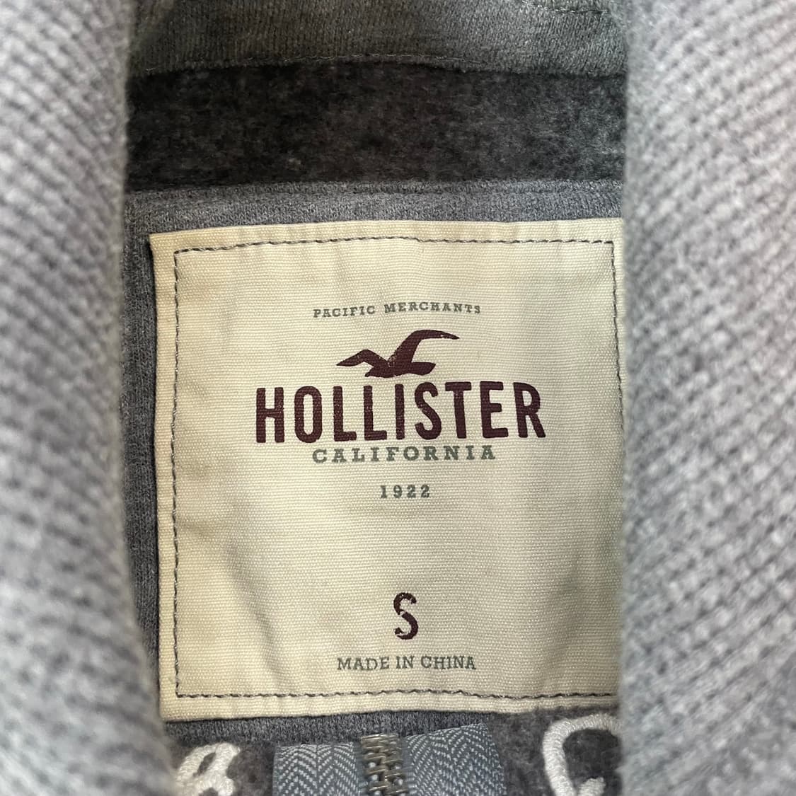 홀리스터 스펠 로고 후드집업 그레이 상품이미지4