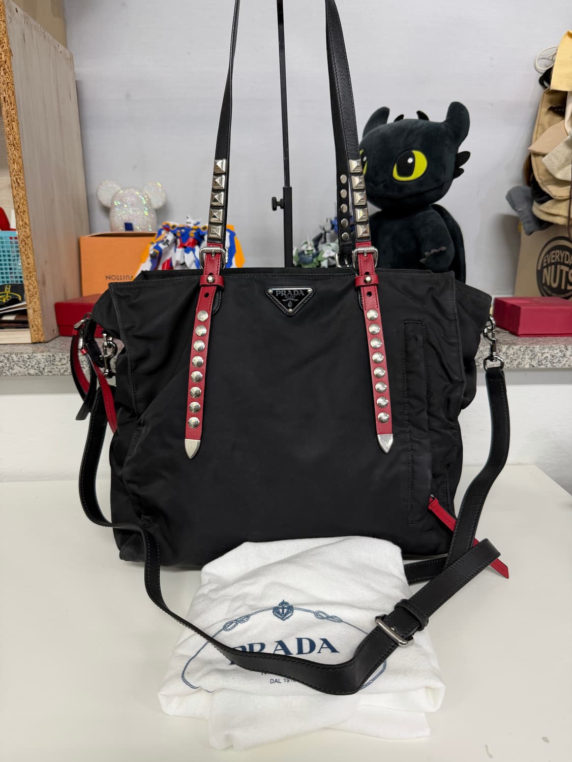 정품) 프라다 테수토 스터드 나일론백  상품이미지1