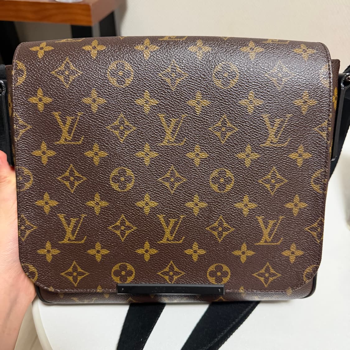 루이비통 모노그램 마카사 디스트릭스 PM 크로스백 상품이미지2