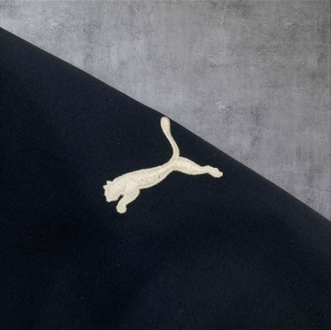 퓨마 네이비 컬러 스몰 로고 바람막이 상품이미지2