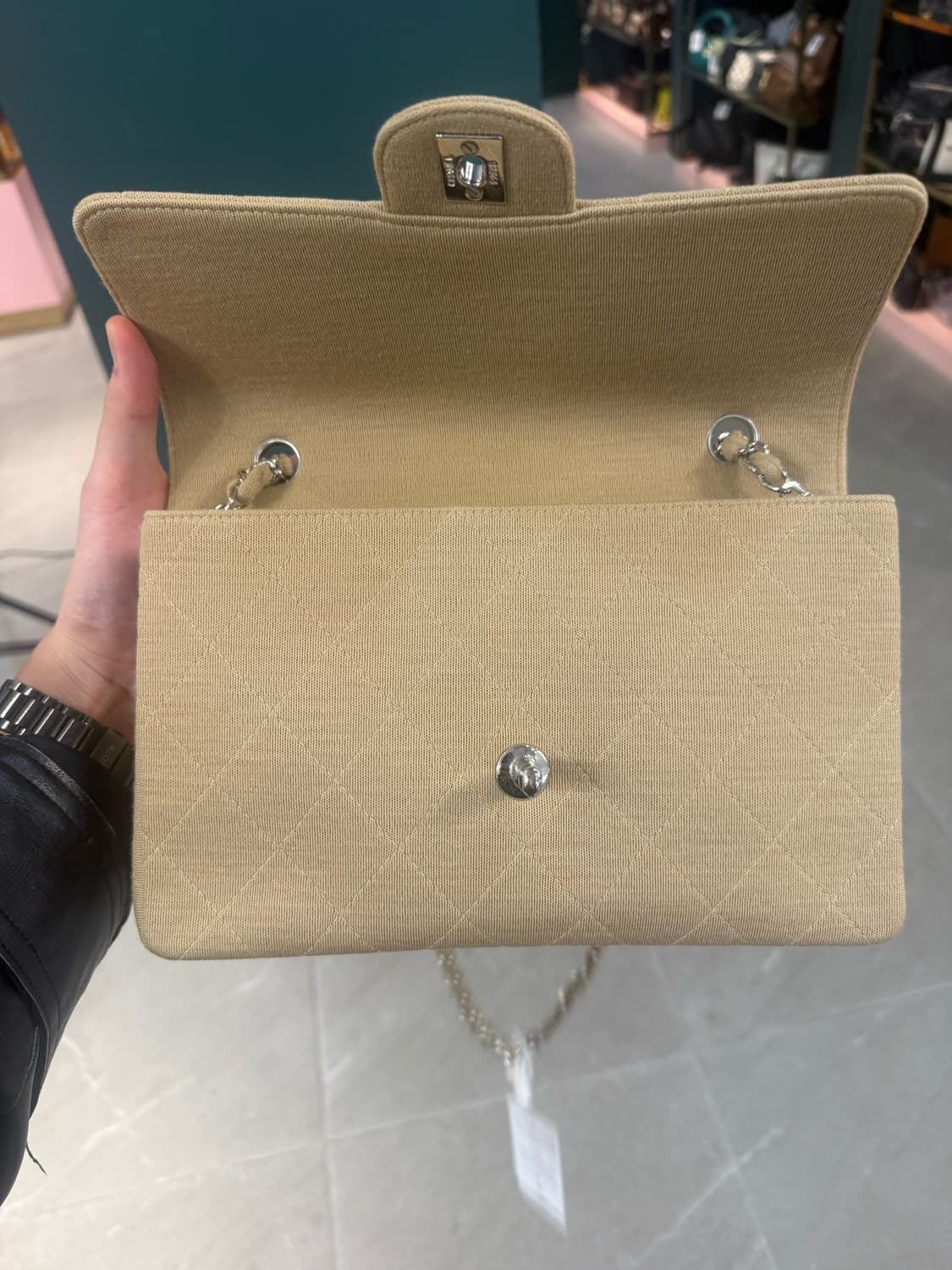 샤넬 클래식 미듐 패브릭 베이지 은장 상품이미지9
