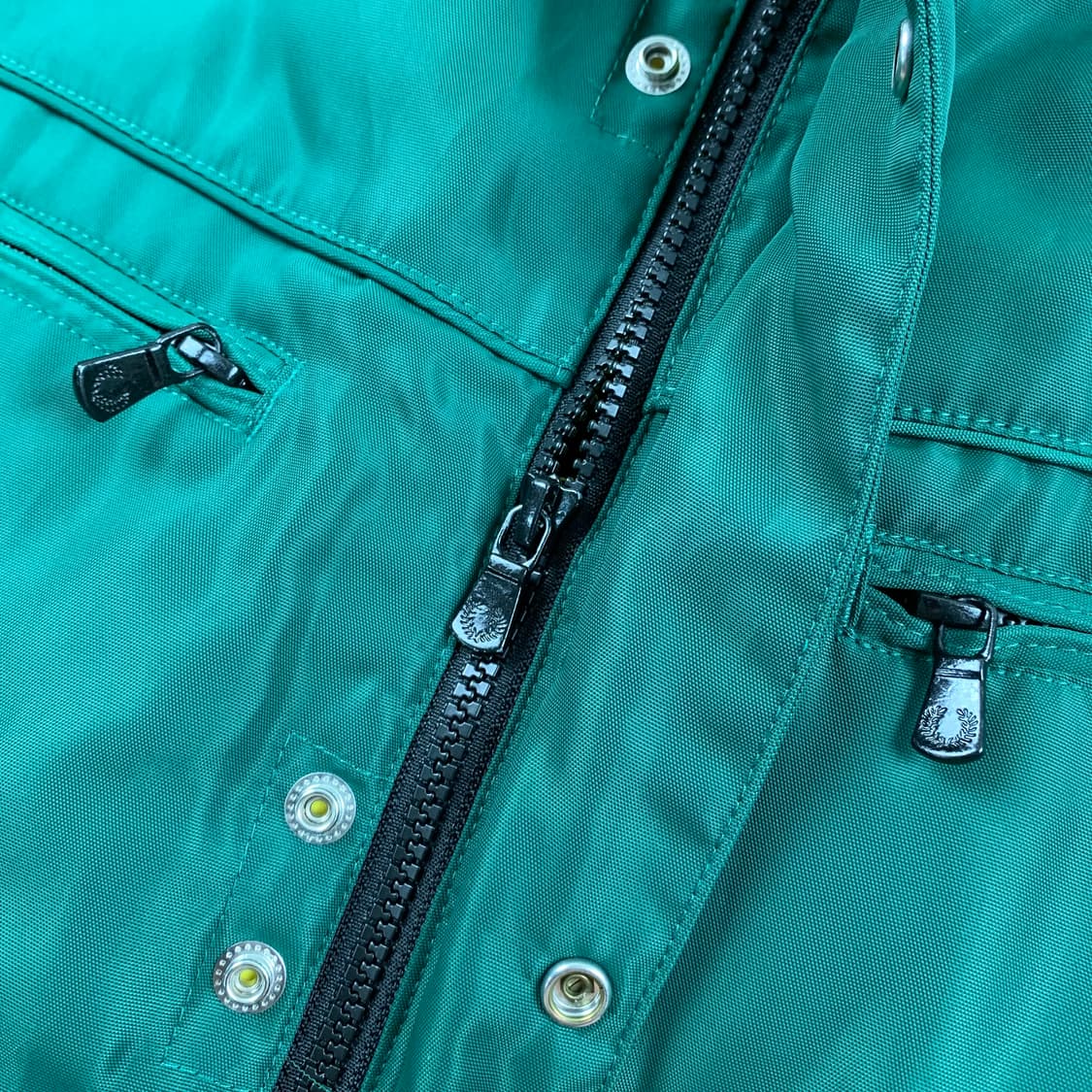 프레드페리 자수로고 레이어링 폴리쉘 다운 점퍼 그린  상품이미지6