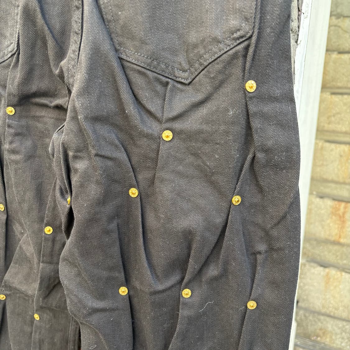 쿠시코크 블랙 멀티 리벳 데님 팬츠 상품이미지6