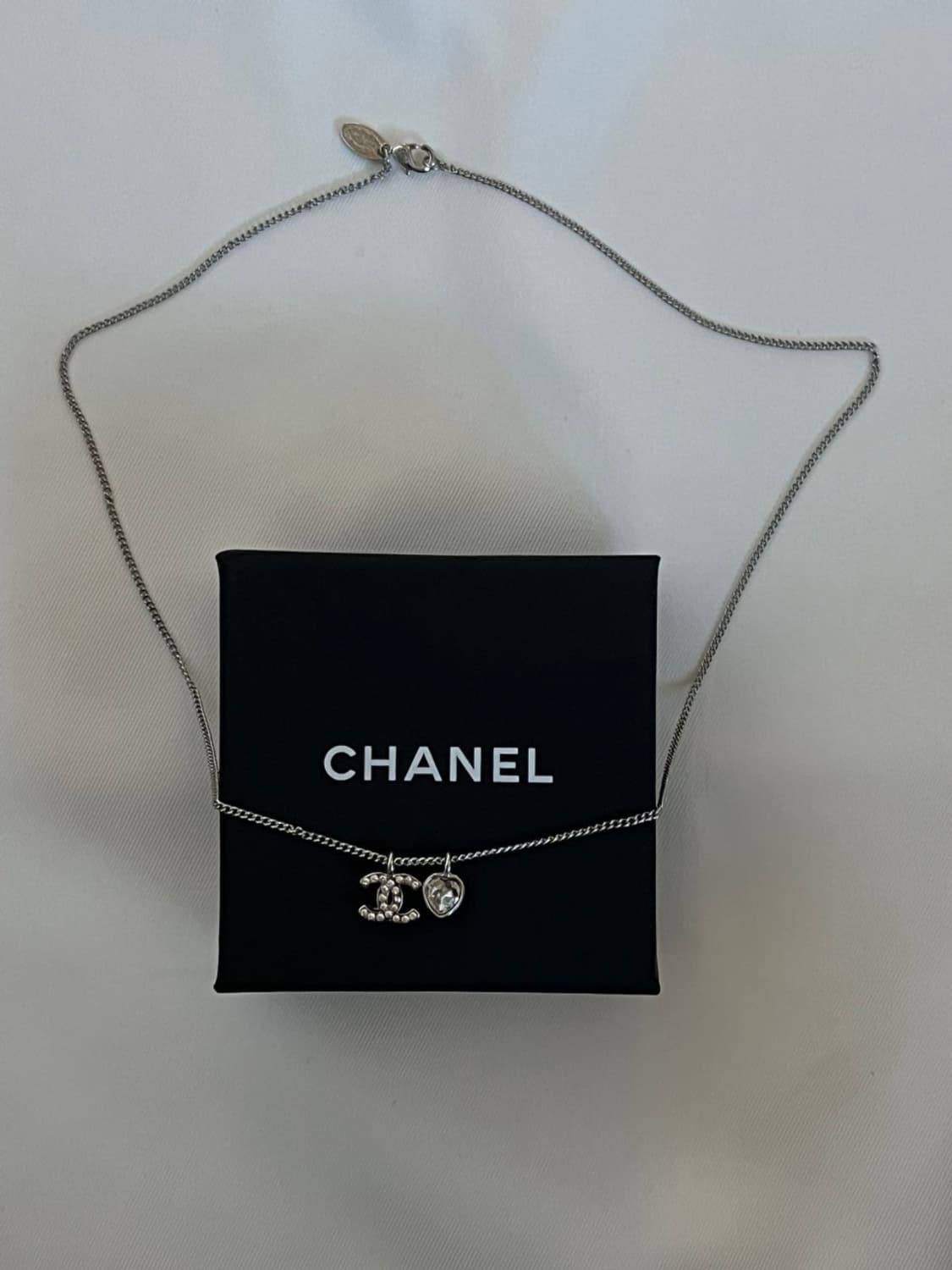 샤넬 정품 업사이클링 CC 데일리 하트 실버네크리스 상품이미지3