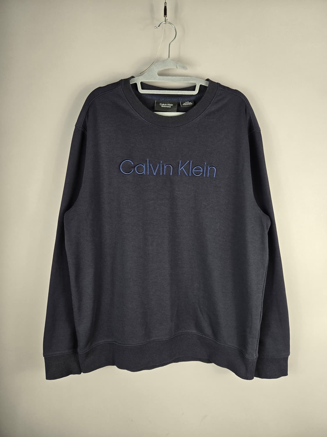 [무료배송]CK 캘빈클라인 XL 남성 퍼포먼스 맨투맨 네이비 상품이미지1