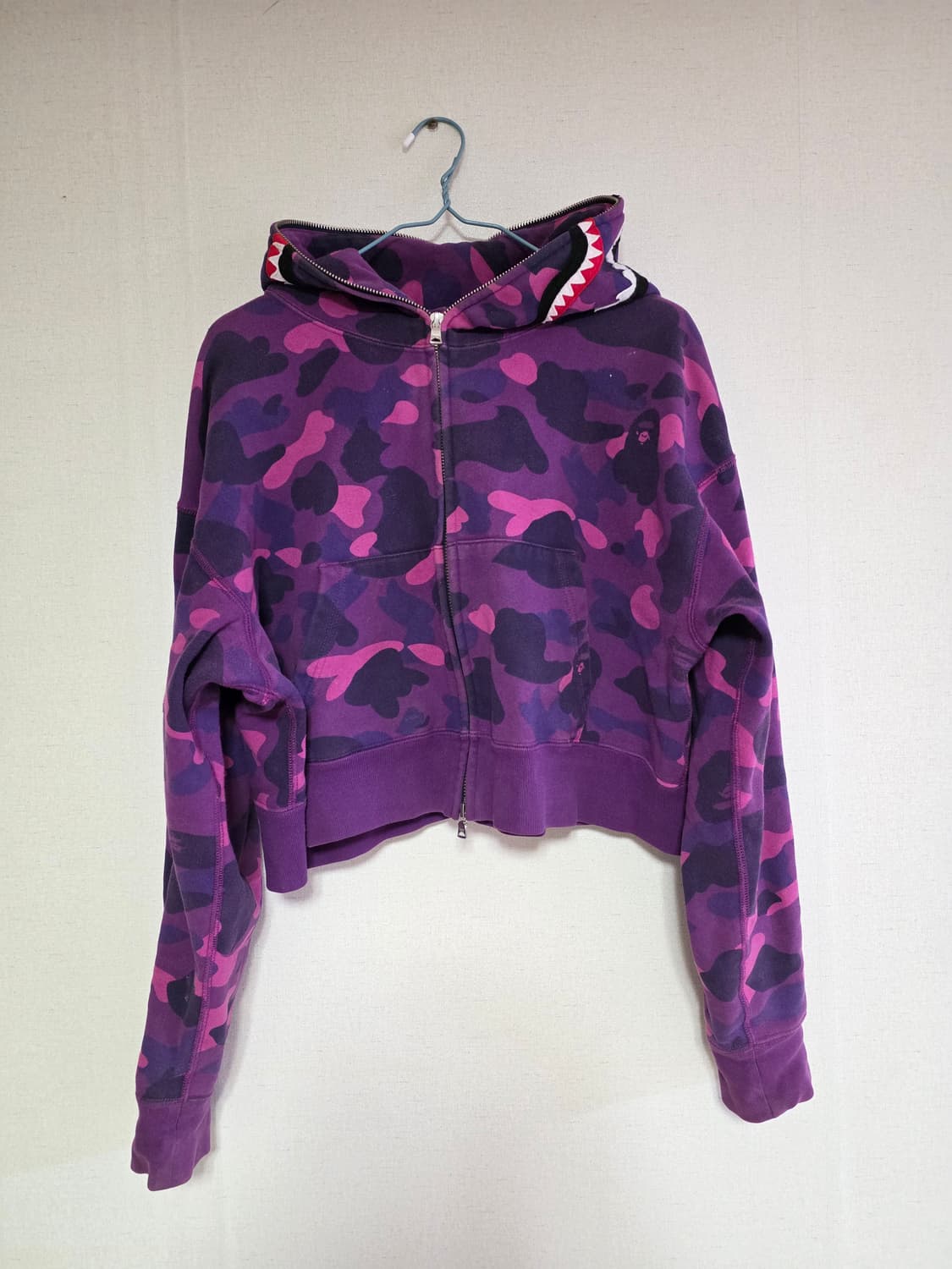 [여성 M] 베이프 퍼플 풀카모 크롭 샤크후드집업 상품이미지1