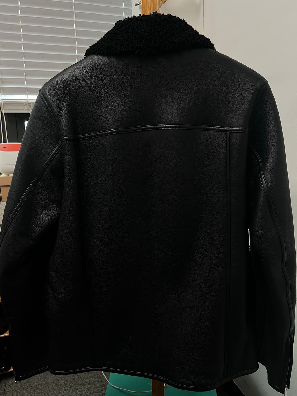 띠어리 블랙 양모 무스탕 상품이미지2