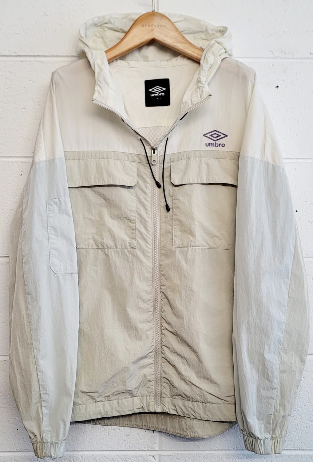 엄브로(umbro) 오버핏 우븐 플래시 후드 바람막이자켓(점퍼) 판매 상품이미지2