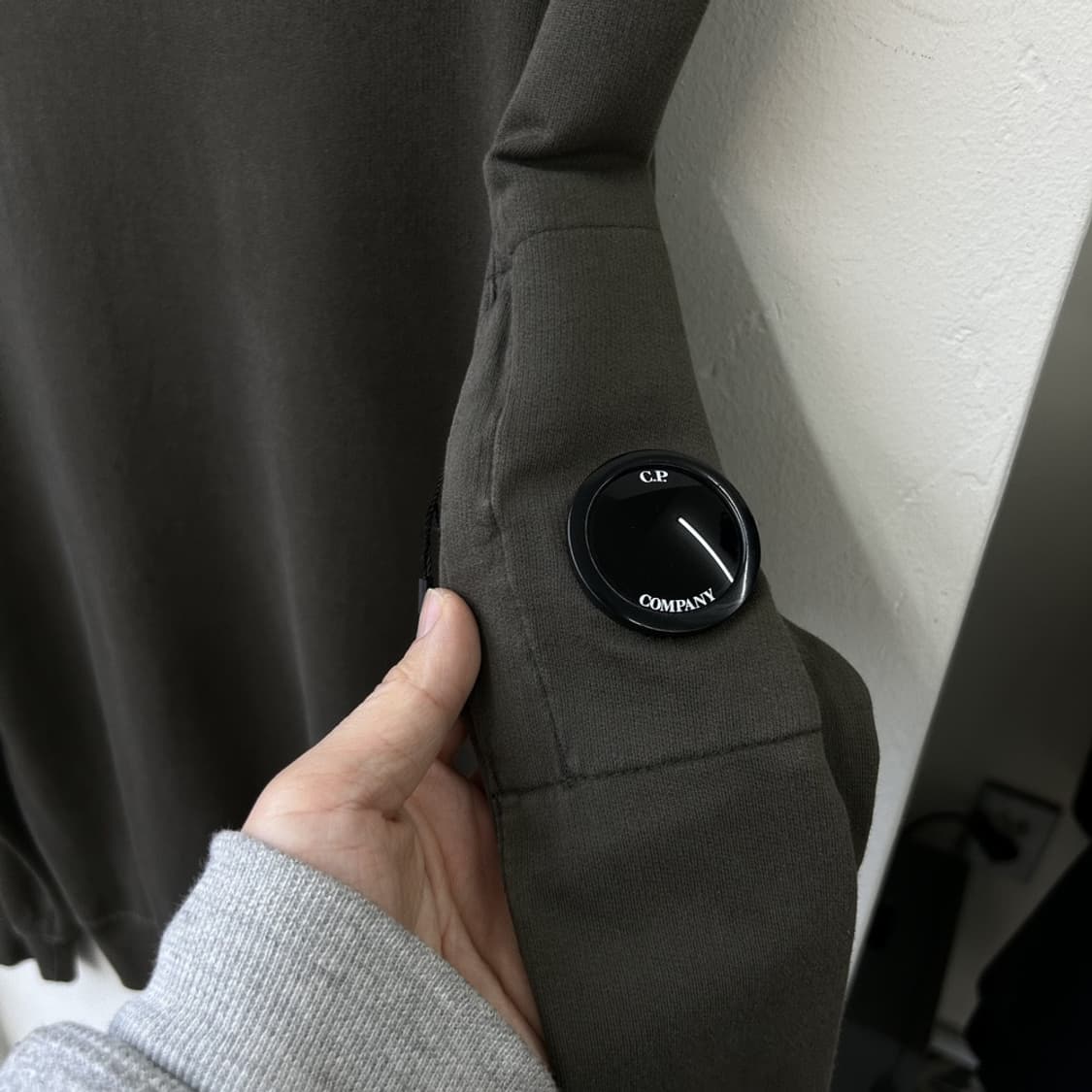 15852 - C.P 컴퍼니 차콜 렌즈 맨투맨 상품이미지4