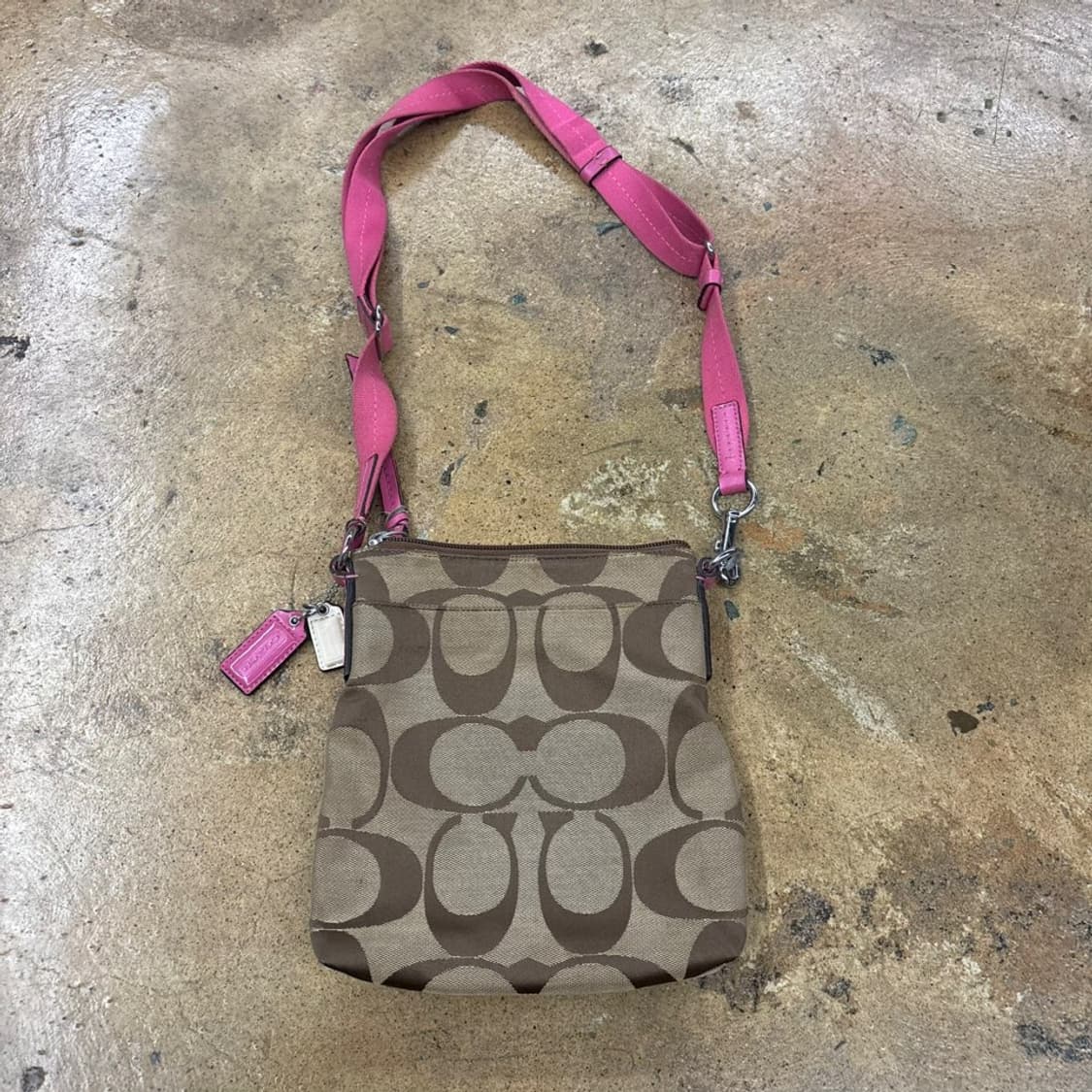 코치 미니 크로스백 베이지 핑크  상품이미지3