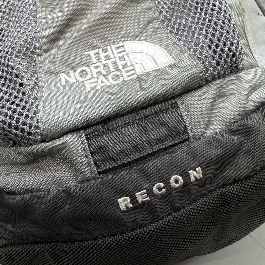 노스페이스 레콘 카키 그레이 고프코어 백팩 상품이미지4