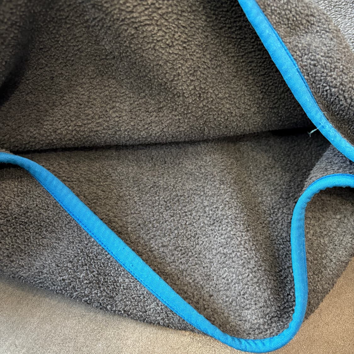 파타고니아 정품 신칠라 그레이 스냅티 상품이미지6