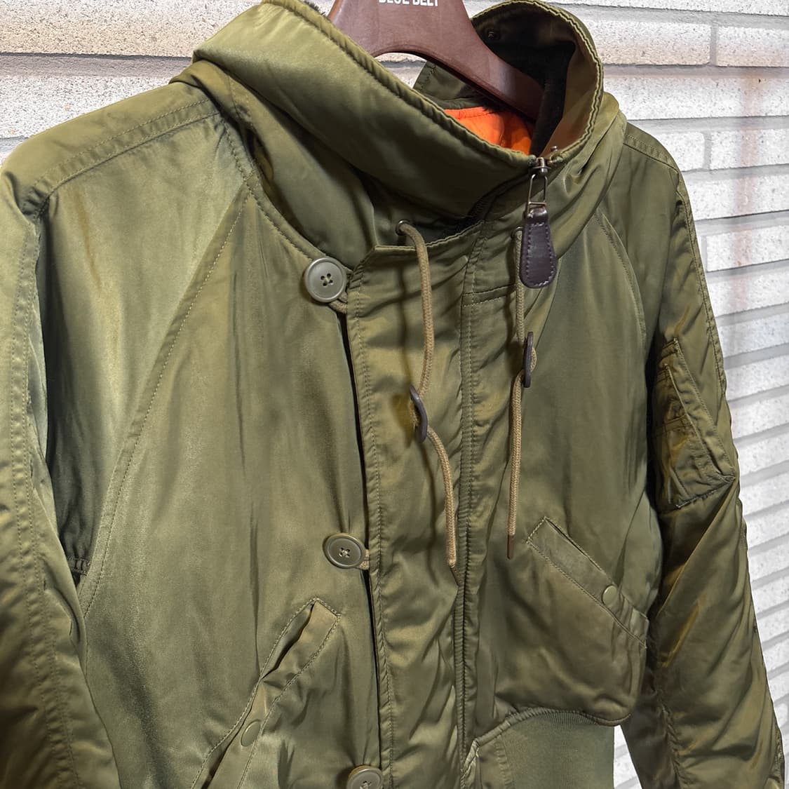 AZUL 아즈루 N-2B 플라이트 봄버자켓 빅후드 윈드가드 디테일 카키 상품이미지4