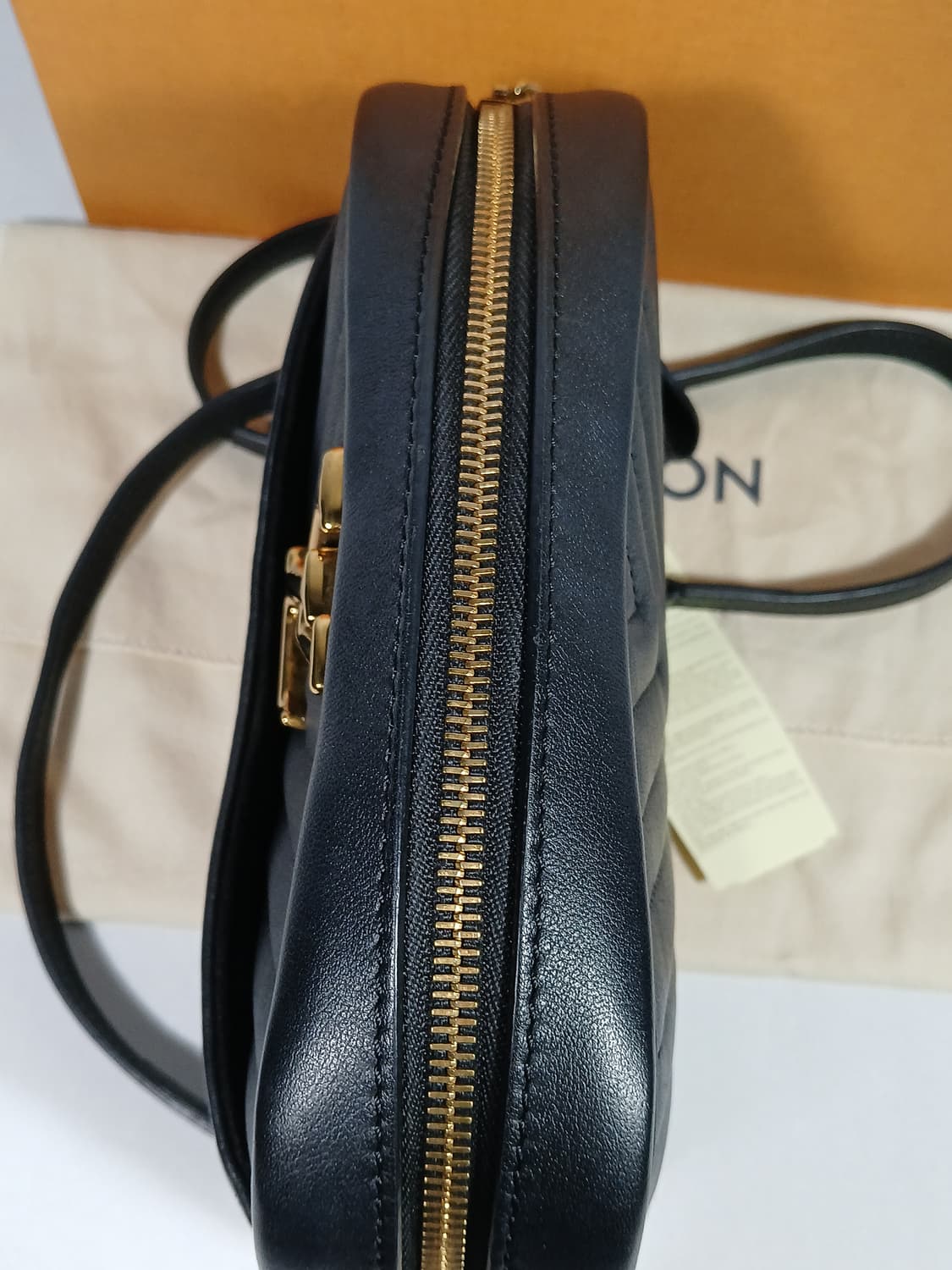 루이비통 뉴웨이브 카메라백 M53682 상품이미지8