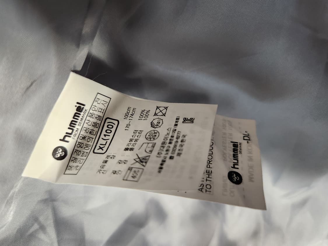 험멜 바람막이 사이즈100 (새상품급,미사용)

오염 하자 없이 깨끗해요 상품이미지2