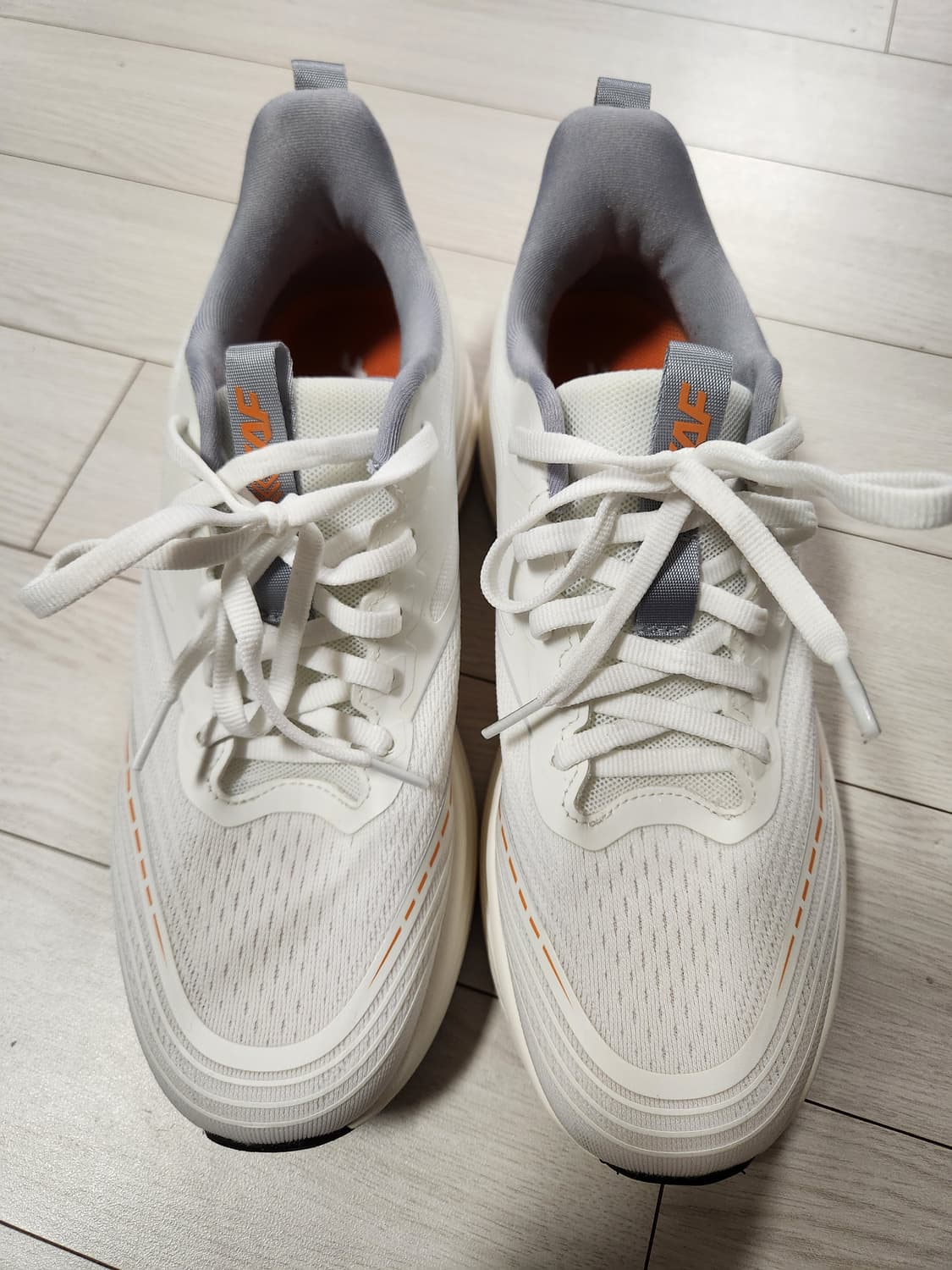 새상품급)르까프 운동화 액티브 러너 남여공용 러닝화 워킹화 사이즈255
 상품이미지5