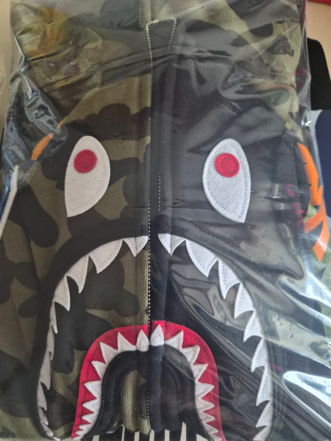 베이프 정품 L 퍼스트카모 샤크후드 블랙/그린카모 상품이미지3