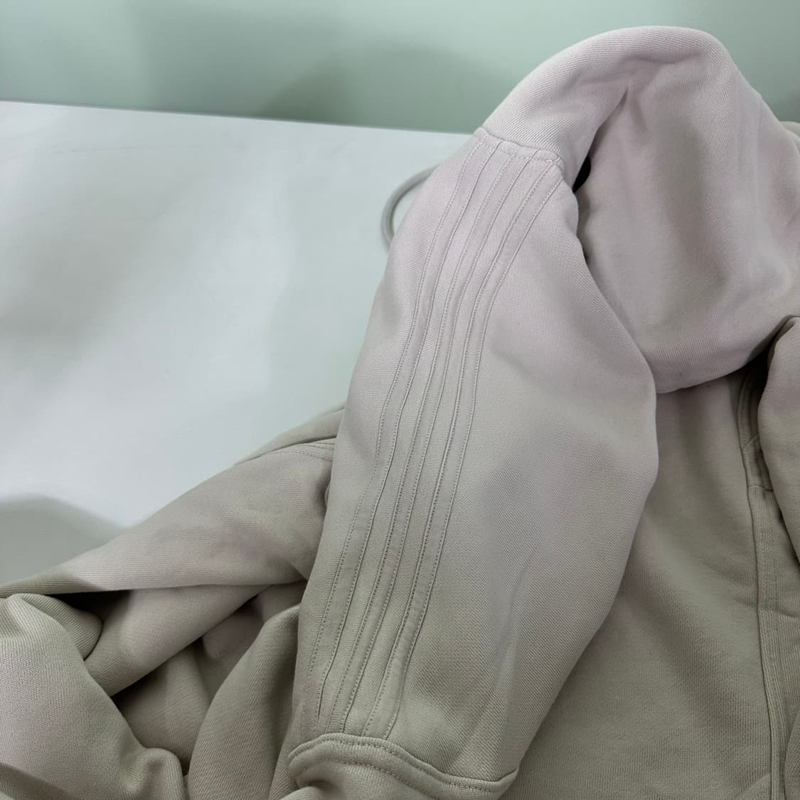 L 아디다스 오리지날 라이트베이지 가오리오버핏 챌린저 스웻후드티 상품이미지6