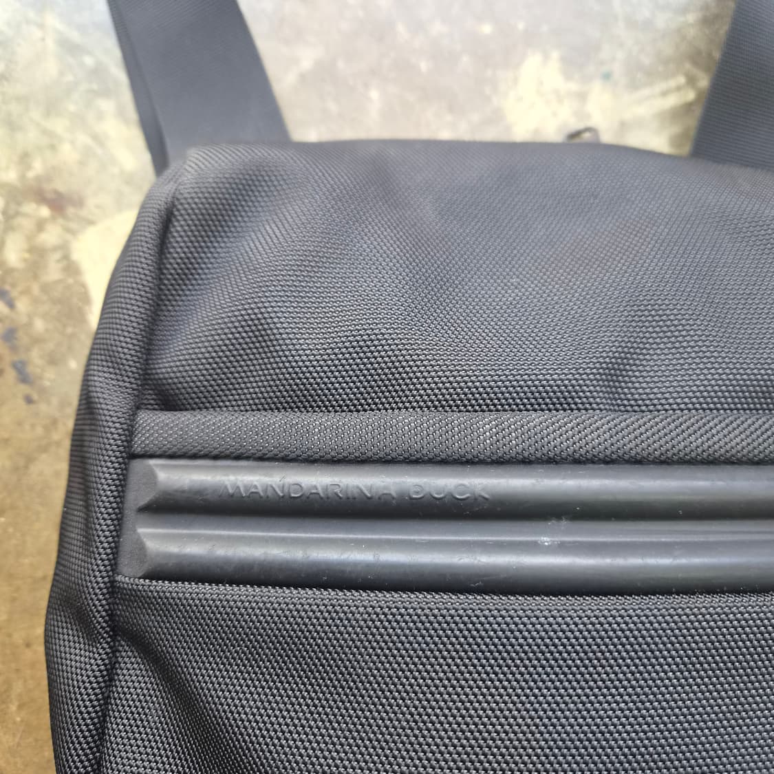 만다리나덕 블랙 크로스백 가방 상품이미지3