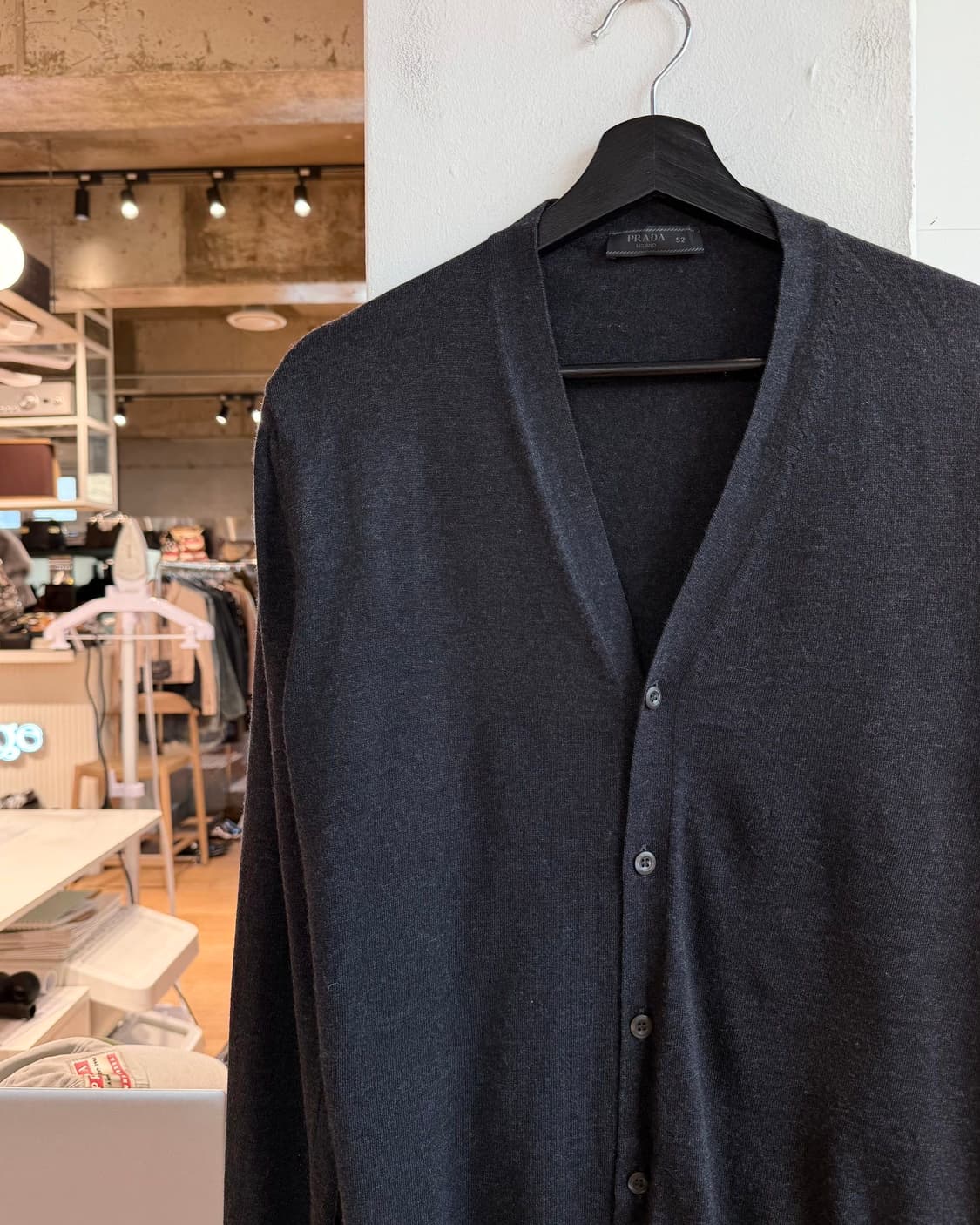 프라다 차콜 울 브이넥 가디건  상품이미지4