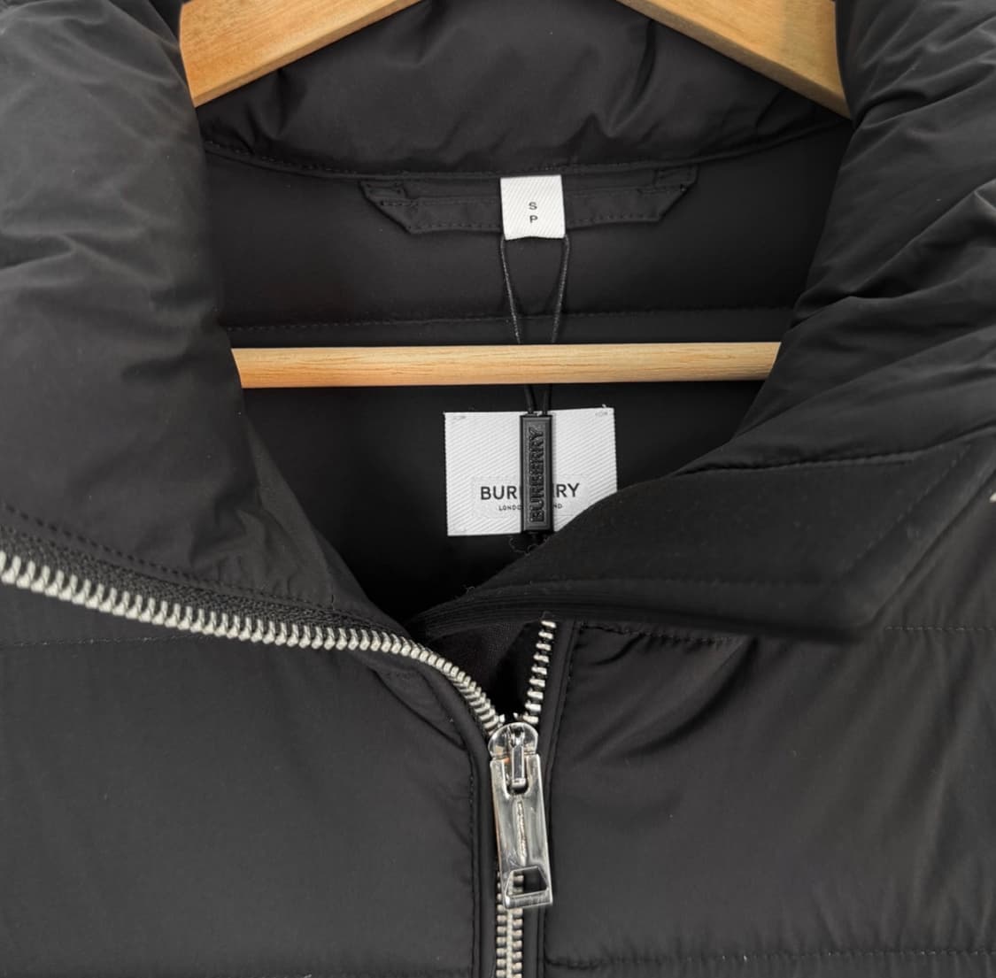 [S] 버버리 여성 12주년 뉴브릿지 후드 롱 다운 패딩 코트 블랙 상품이미지4