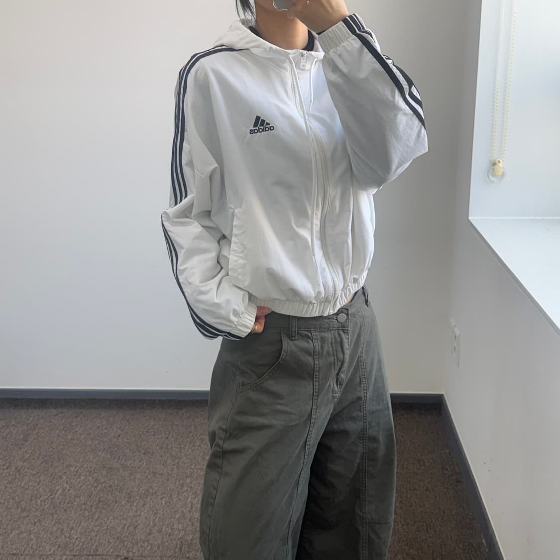 Adidas 아디다스 삼각로고 화이트 크롭 바람막이 상품이미지2