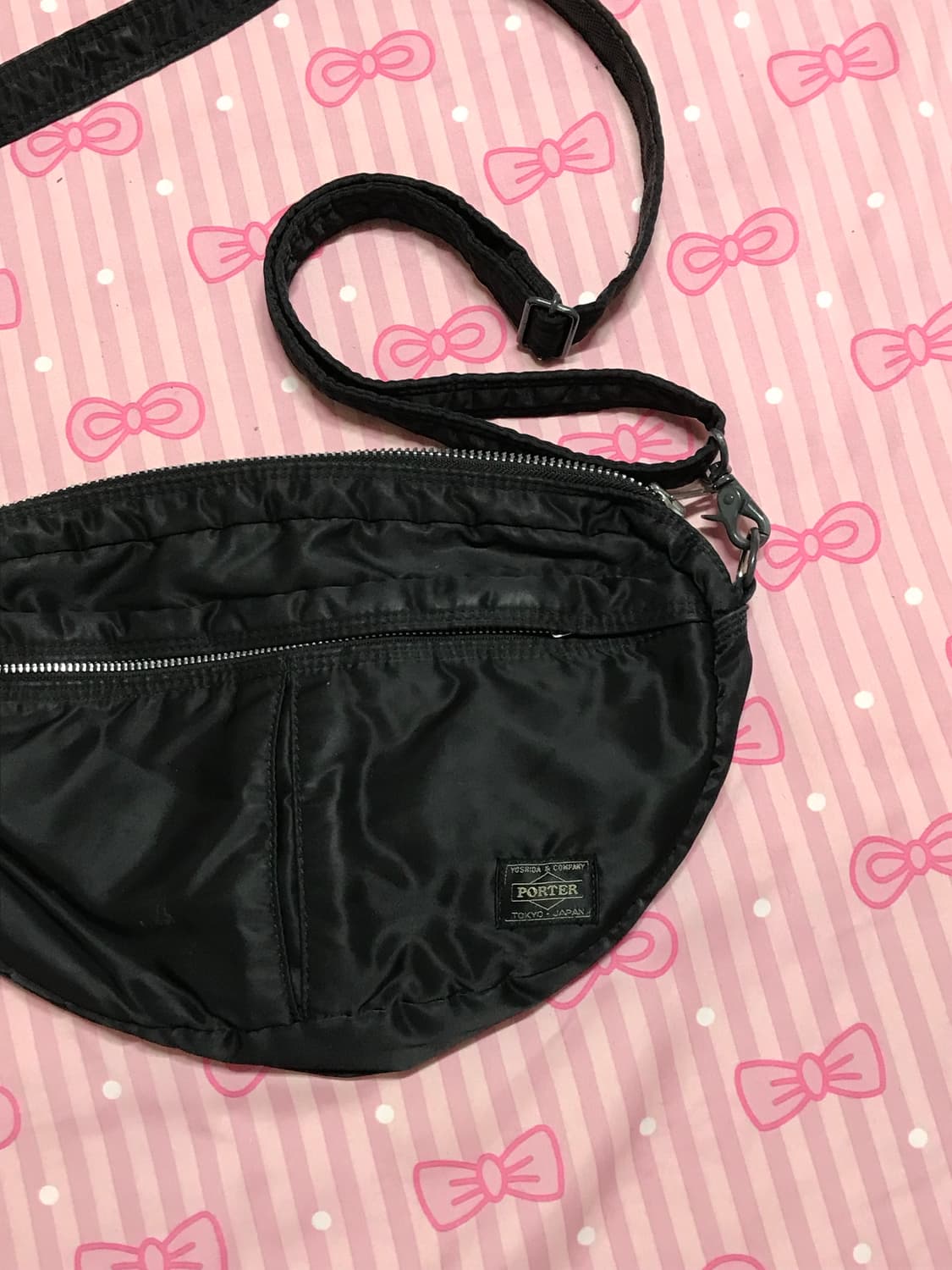 요시다포터 탱크 하프문 블랙 크로스백 상품이미지2