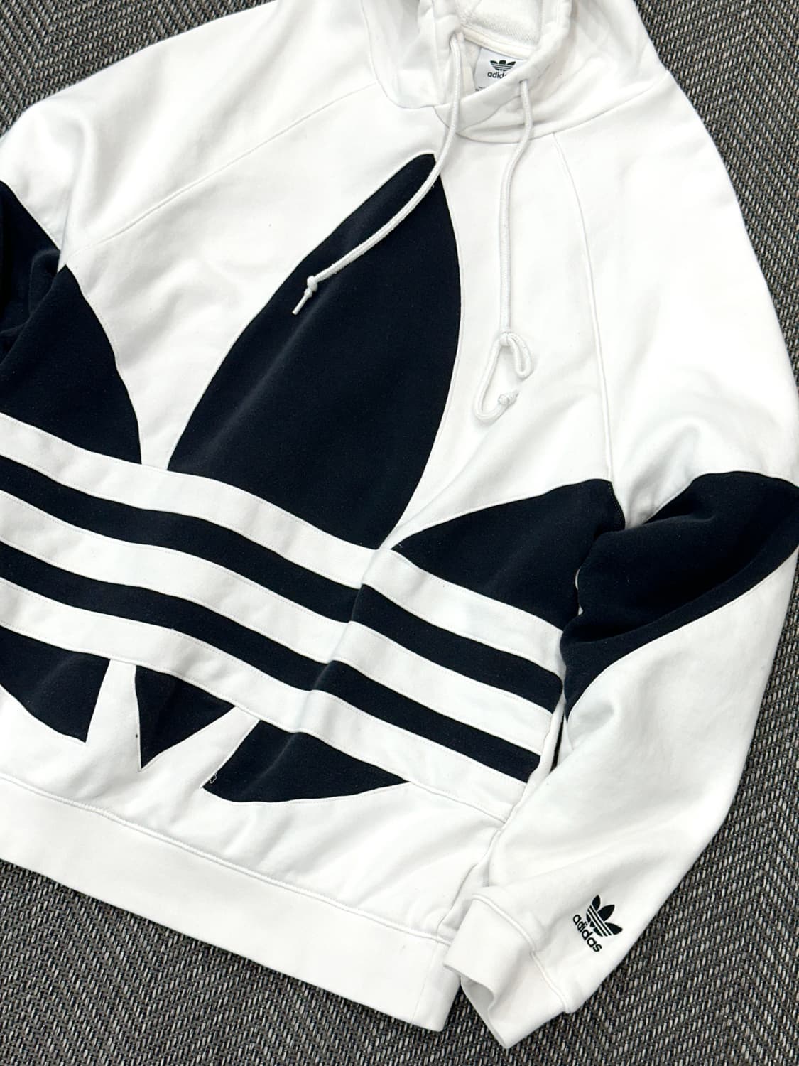 아디다스 빅트레포일 후드티  상품이미지2