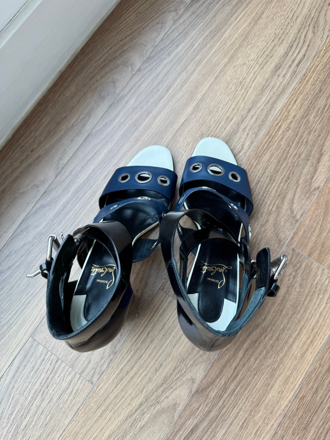 [크리스찬 루부탱] 네이비 그로밋 샌들 힐 38.5 (정품) 상품이미지7