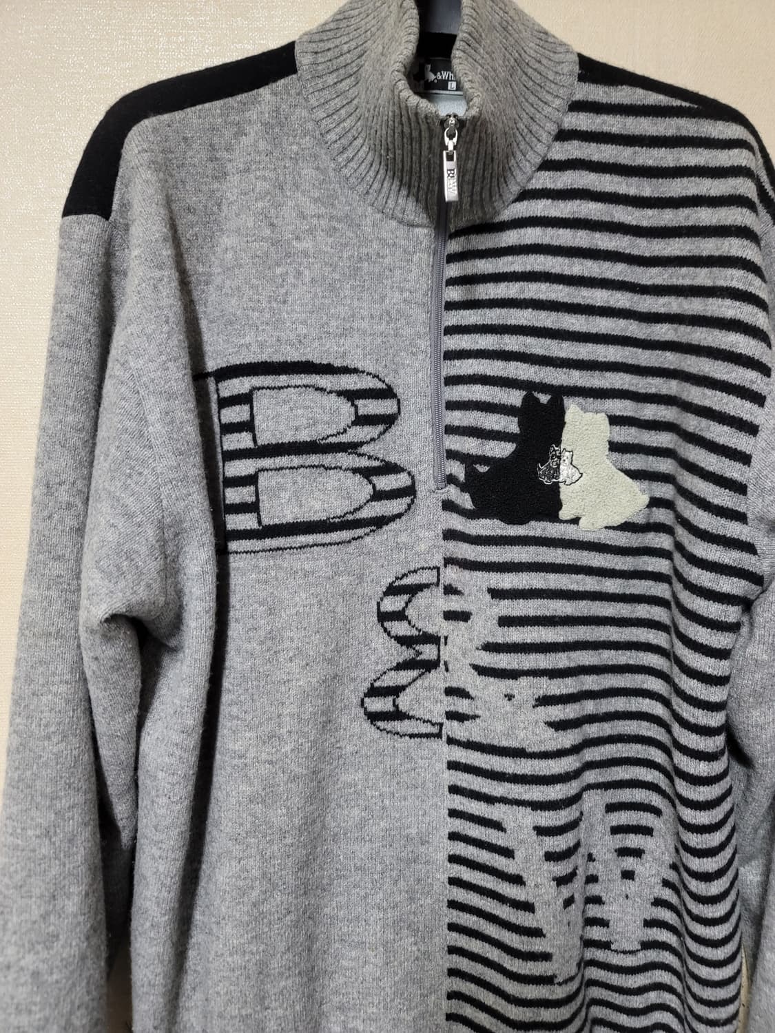 블랙앤화이트 방풍 반집업니트 상품이미지4