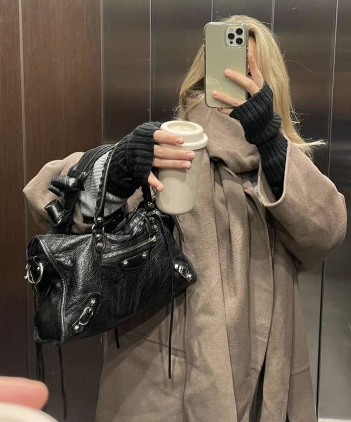 ❌거래중[SA 정품] 발렌시아가 시티 모터백 미디움 블랙 상품이미지9