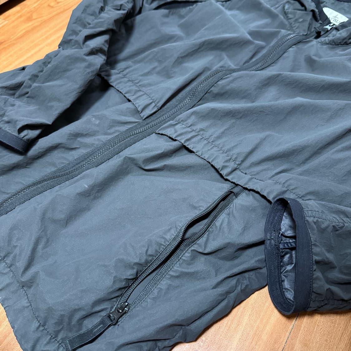 [L] 스톤아일랜드 라미 벨루어 바람막이 상품이미지4