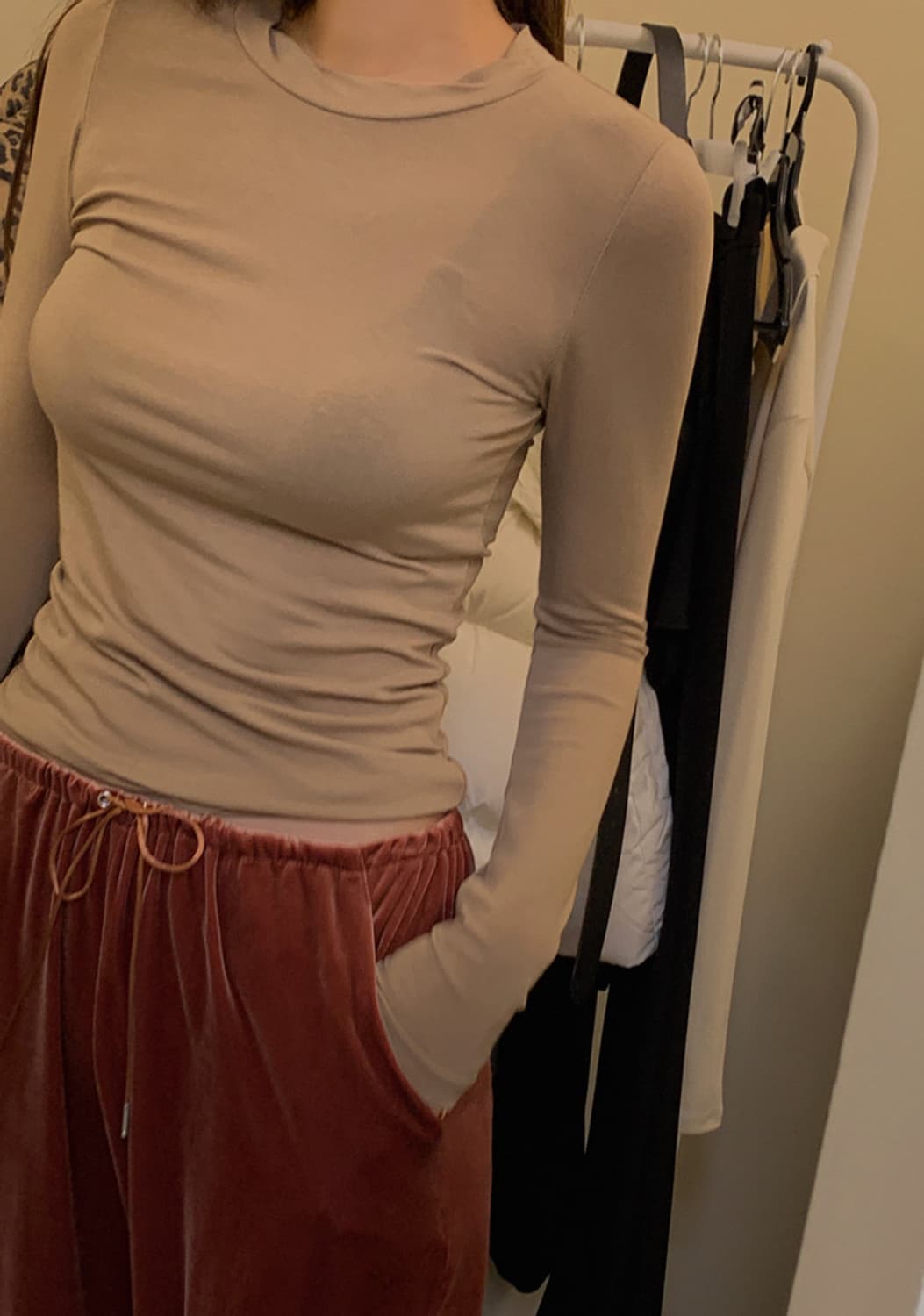 프로스트제이 슬림넥셔링티 - 베이지 상품이미지3