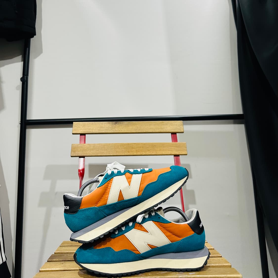 250) 뉴발란스 운동화 남녀공용 신발 237 오렌지 블루 상품이미지7