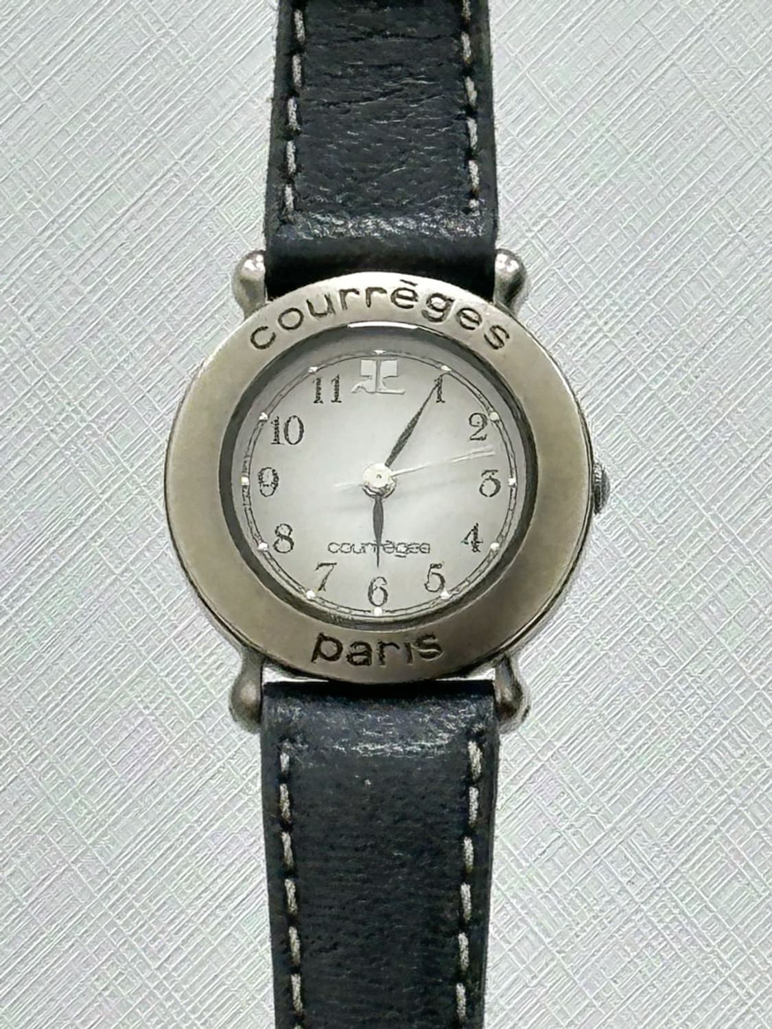 courreges / 꾸레쥬 앤틱 실버 레터링 베젤 시계 상품이미지1