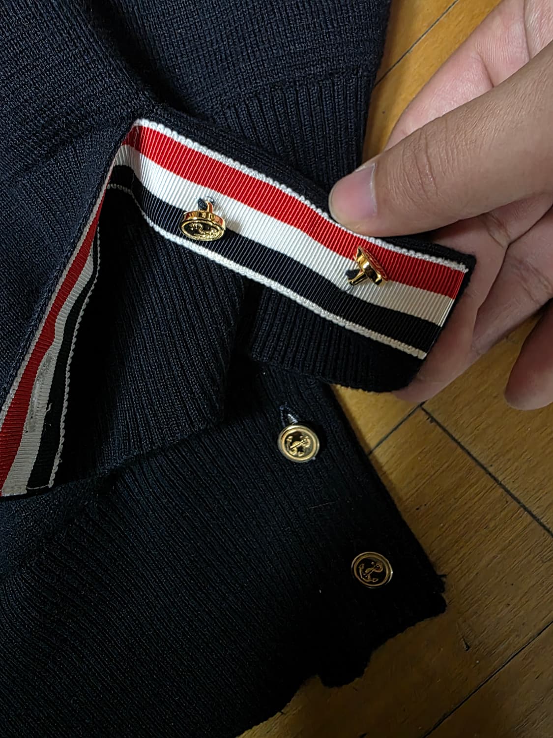 [3,새상품급]25ss 톰브라운 밀라노스티치 금장 가디건 상품이미지7