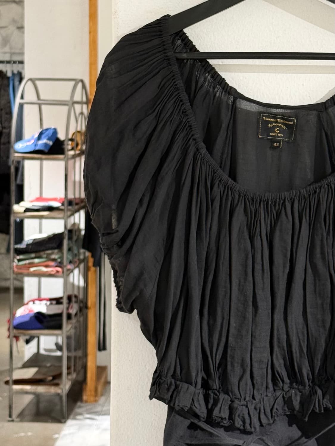 비비안웨스트우드 앵글로매니아 블랙 오프숄더 스트랩 블라우스 상품이미지2