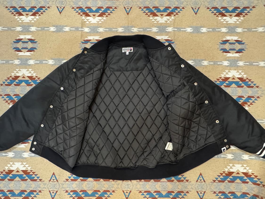 [M] 베이프 PIRATE 스토어 한정 바시티 자켓  상품이미지5
