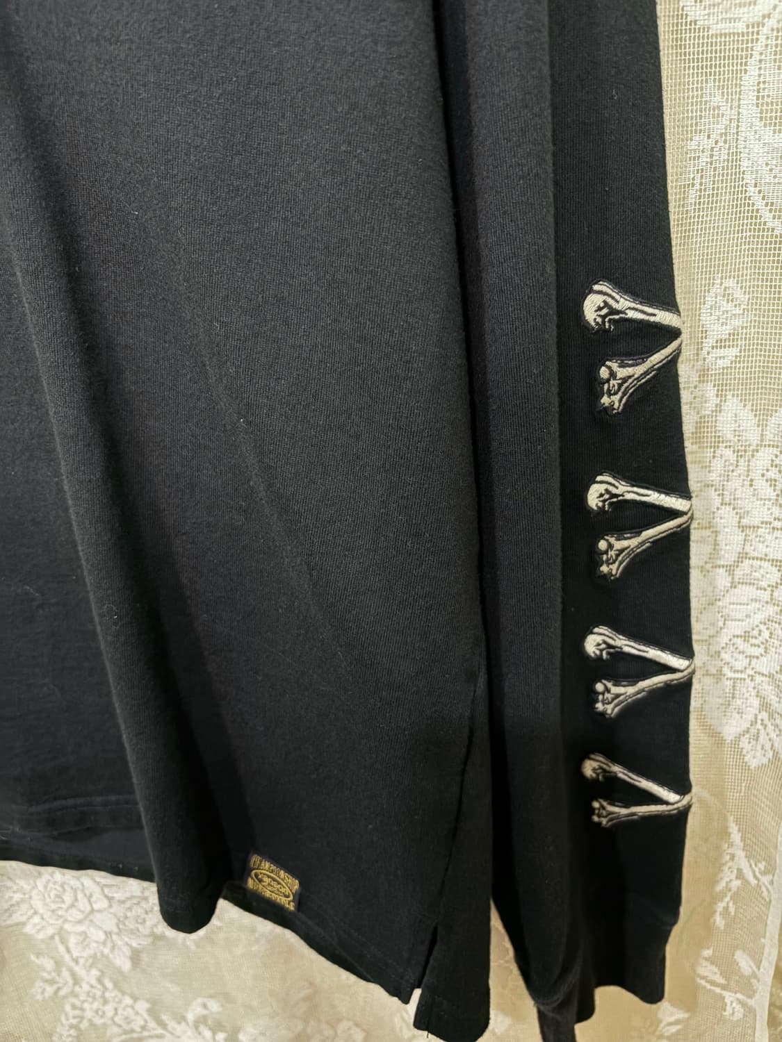 밴슨레더 스컬자수 긴팔티 상품이미지4